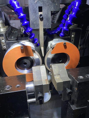 LDX-028A Μεγάλη κυκλική πριονιστική λεπίδα CNC Διπλή κεφαλή τριβής πλευρικής γωνίας